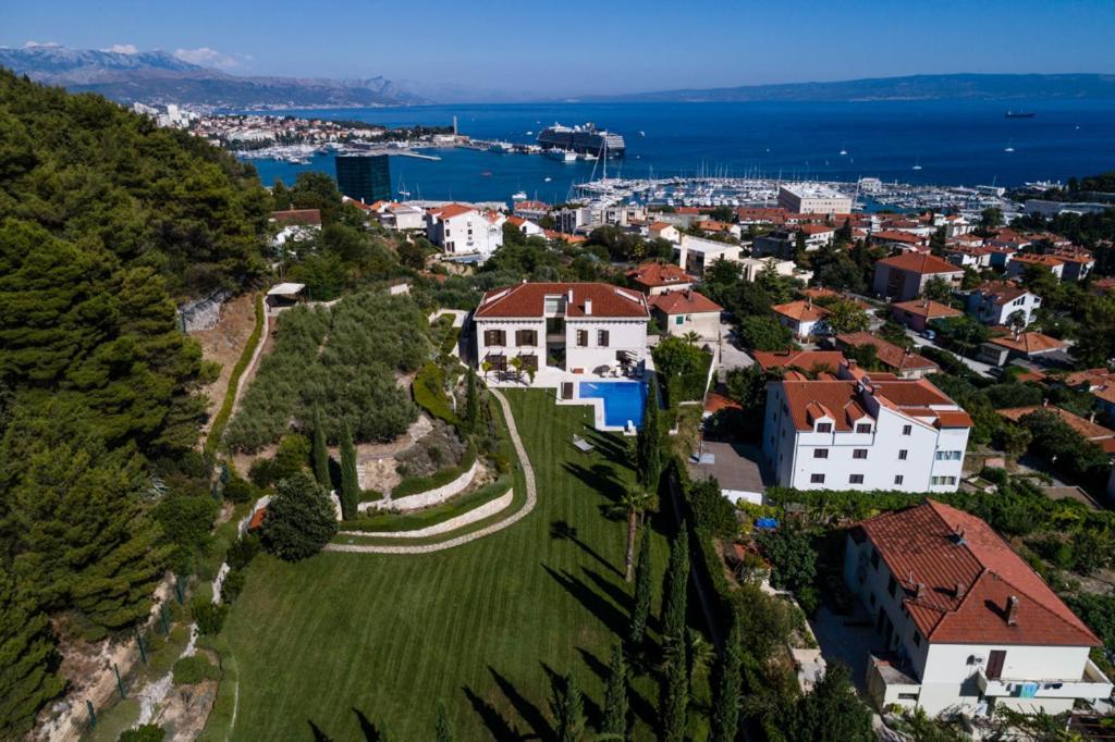 Exclusive Villa Marnano - Split Center ภายนอก รูปภาพ